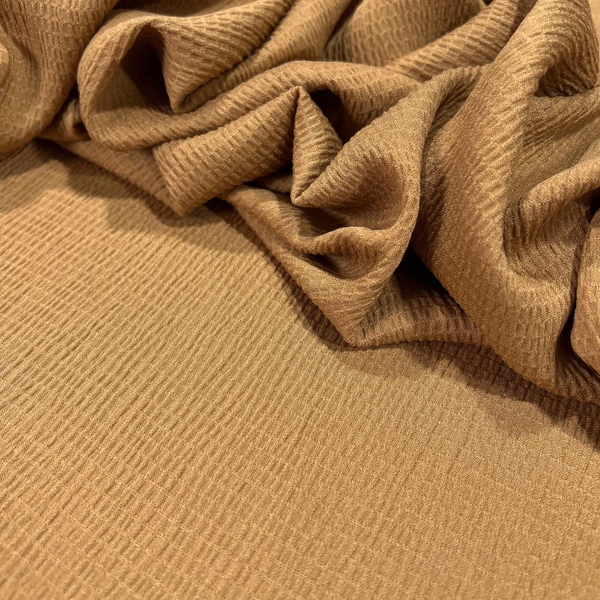 CREPE DE VISCOSE CARAMELO SUAVE - PLISSADO